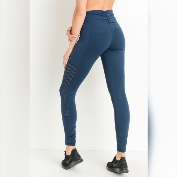 Shirred Leggings with Perforated Mesh Panels - Picture 3 of 5